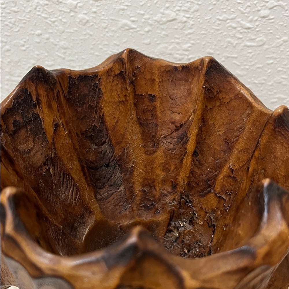 Hand carved vintage wooden candle holder - Picture 10 of 12